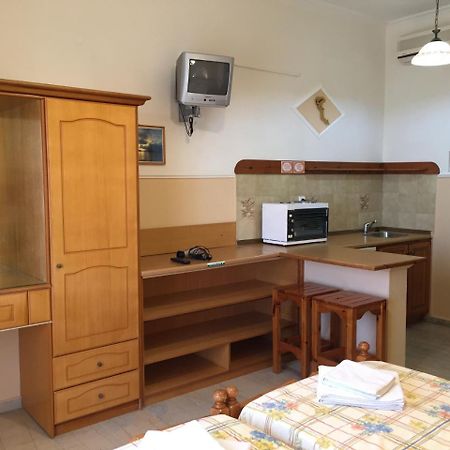 Eleni Apartments อาร์ริลลาส ภายนอก รูปภาพ