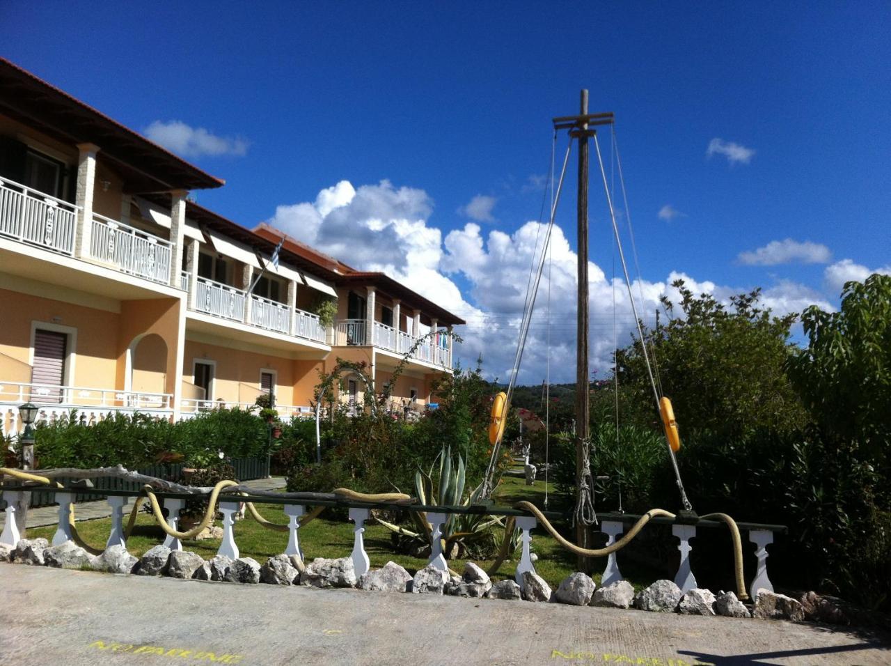 Eleni Apartments อาร์ริลลาส ภายนอก รูปภาพ