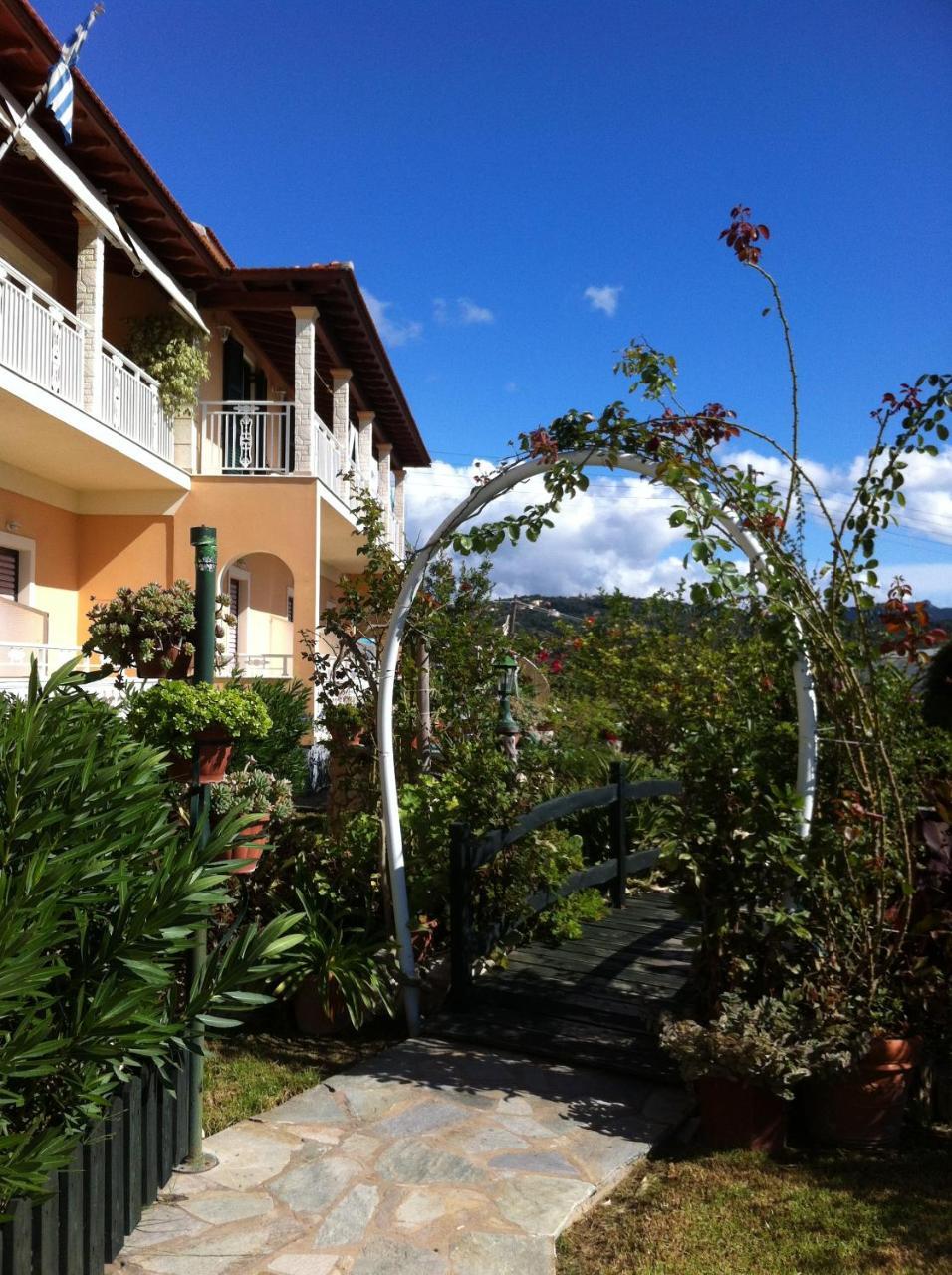 Eleni Apartments อาร์ริลลาส ภายนอก รูปภาพ