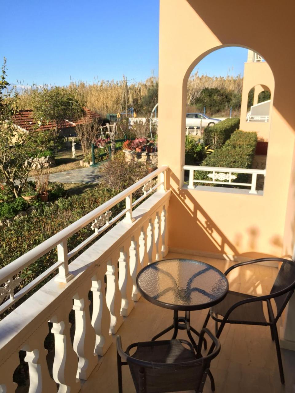Eleni Apartments อาร์ริลลาส ภายนอก รูปภาพ